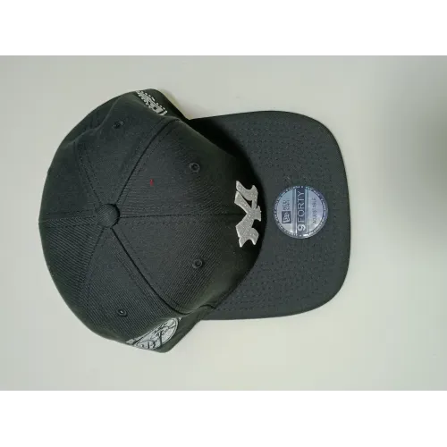 Gorra New Era 9FORTY NY Yankees Logo Strass 100th Anniversary Negra Ajustable